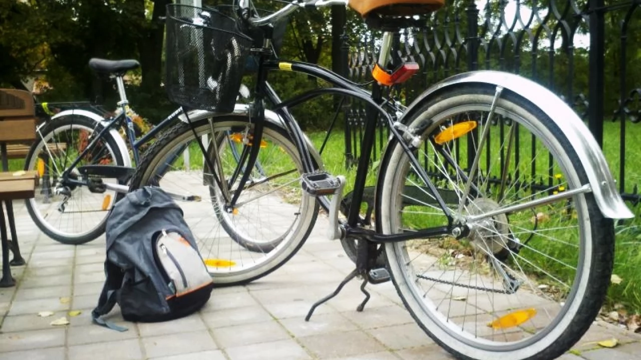 Rowerzyści będą testować nietypowy stojak z narzędziami
