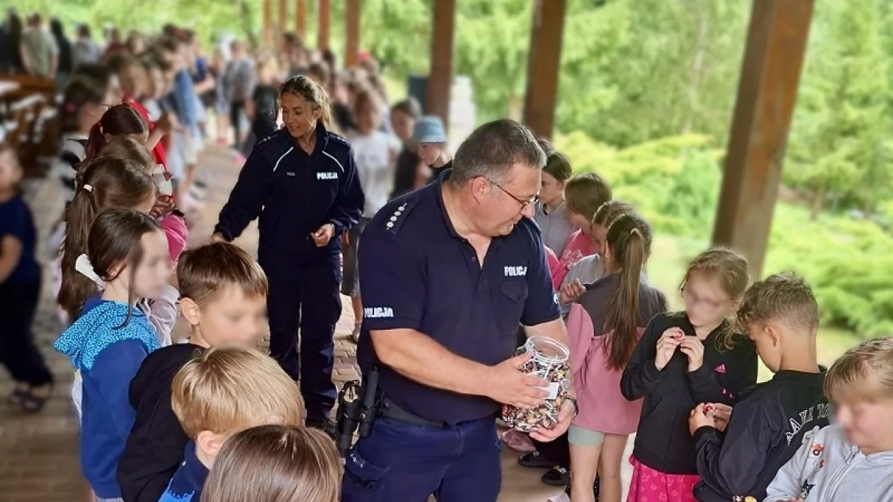 O bezpieczeństwie podczas wakacji z młodzieżową drużyną pożarniczą w Tleniu