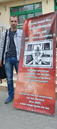 Od lewej - Zbigniew Bąkowski, Grzegorz Wasielewski i Jacek Ruda przed tczewskim sądem