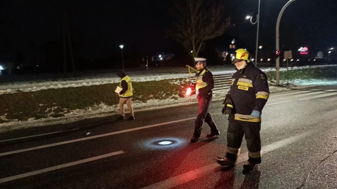 Śmiertelne potrącenie pieszego na przejściu w Gniewie. Policja wyjaśnia okoliczności tragedii