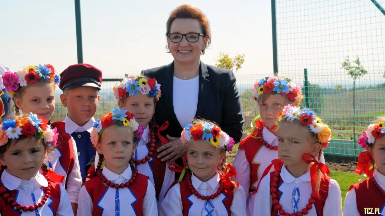 Anna Zalewska, Minister edukacji w Rudnie zainaugurowała rok szkolny. Co czeka uczniów?