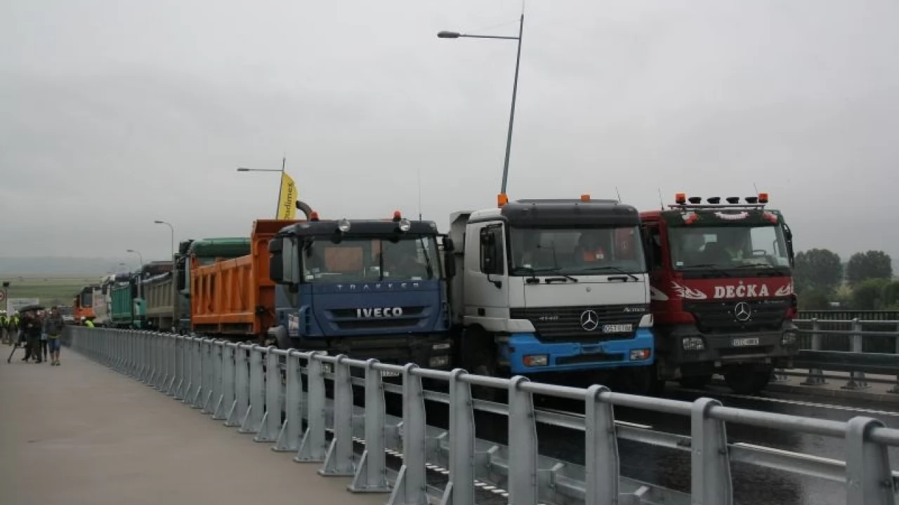 900 ton na moście - ostatnie próby obciążeniowe