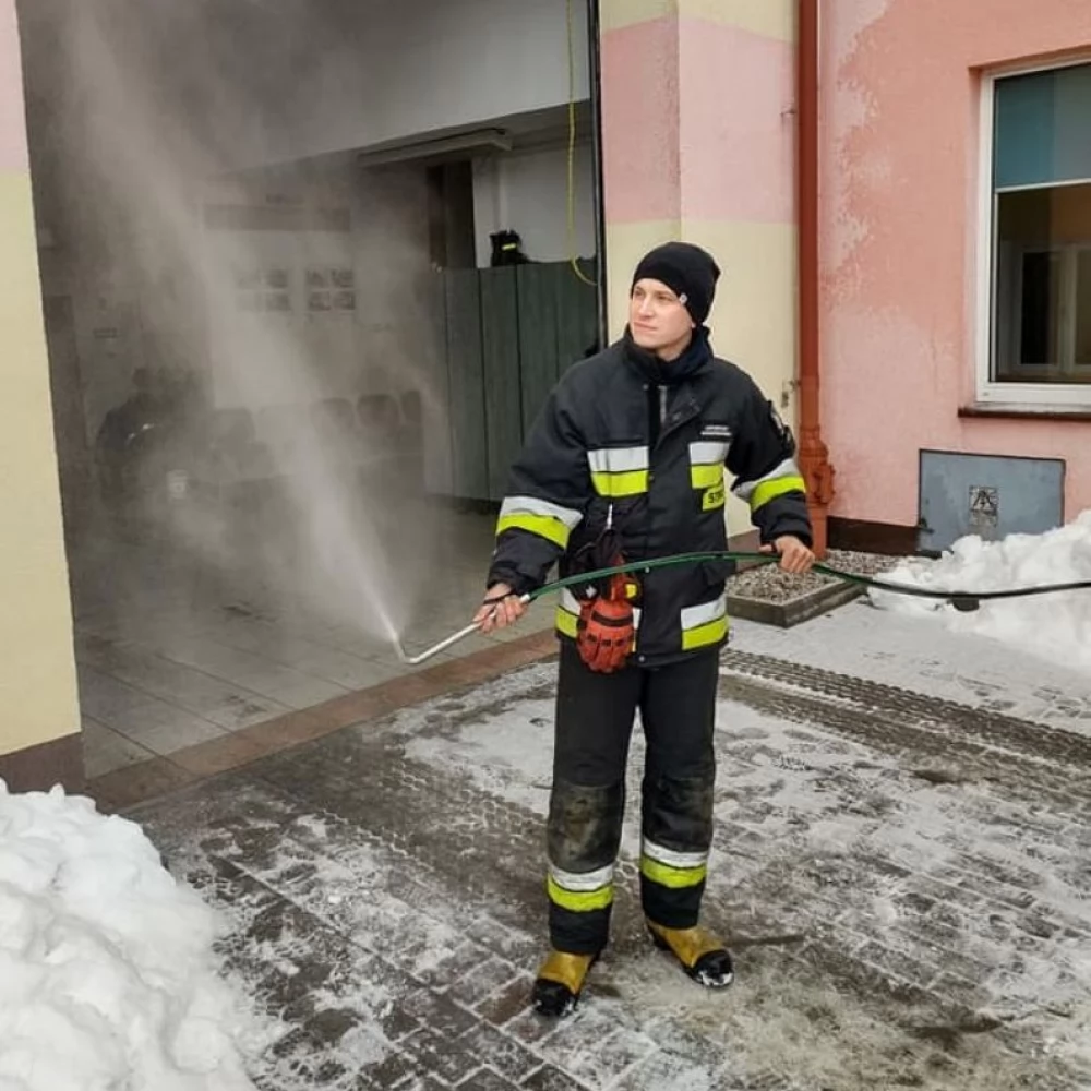 Lanca kominowa pomocna w gaszeniu pożarów