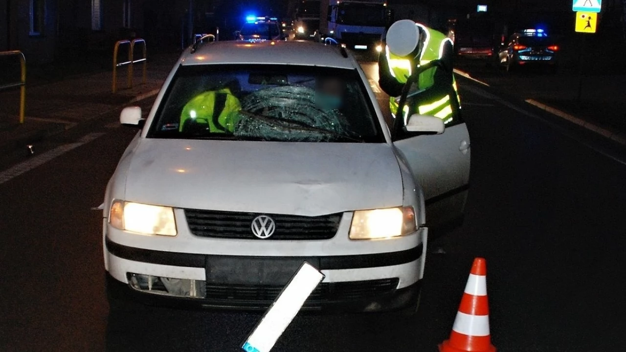 Kolejne potrącenie pieszej! Policjanci apelują o szczególną ostrożność