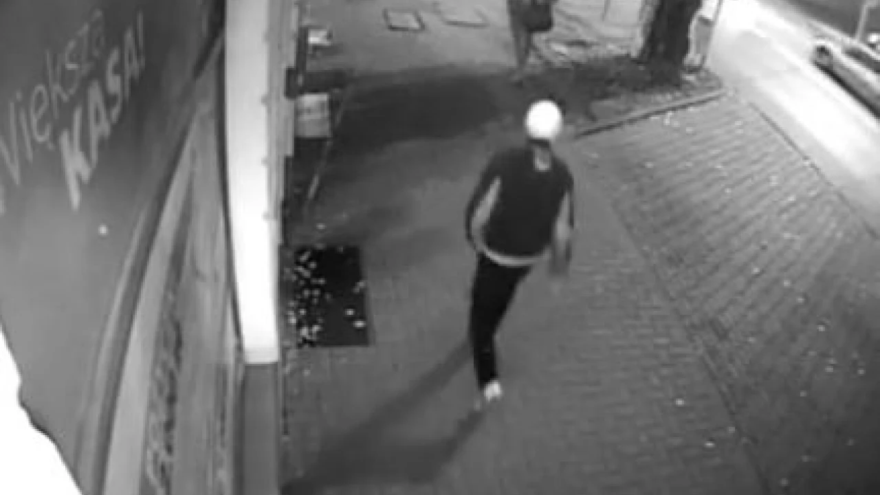 Policja nadal szuka nożownika. Jest kolejne nagranie z monitoringu