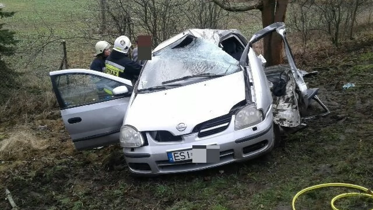 Poważny wypadek na dk22. Kierowca zakleszczony
