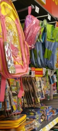 Sklepy co roku kuszą nas okazjami do zakupu szkolnej wyprawki