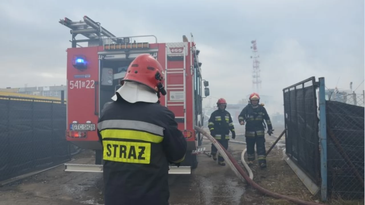 Część Suchostrzyg spowita gęstym dymem. Groźny pożar na ulicy Jagiellońskiej