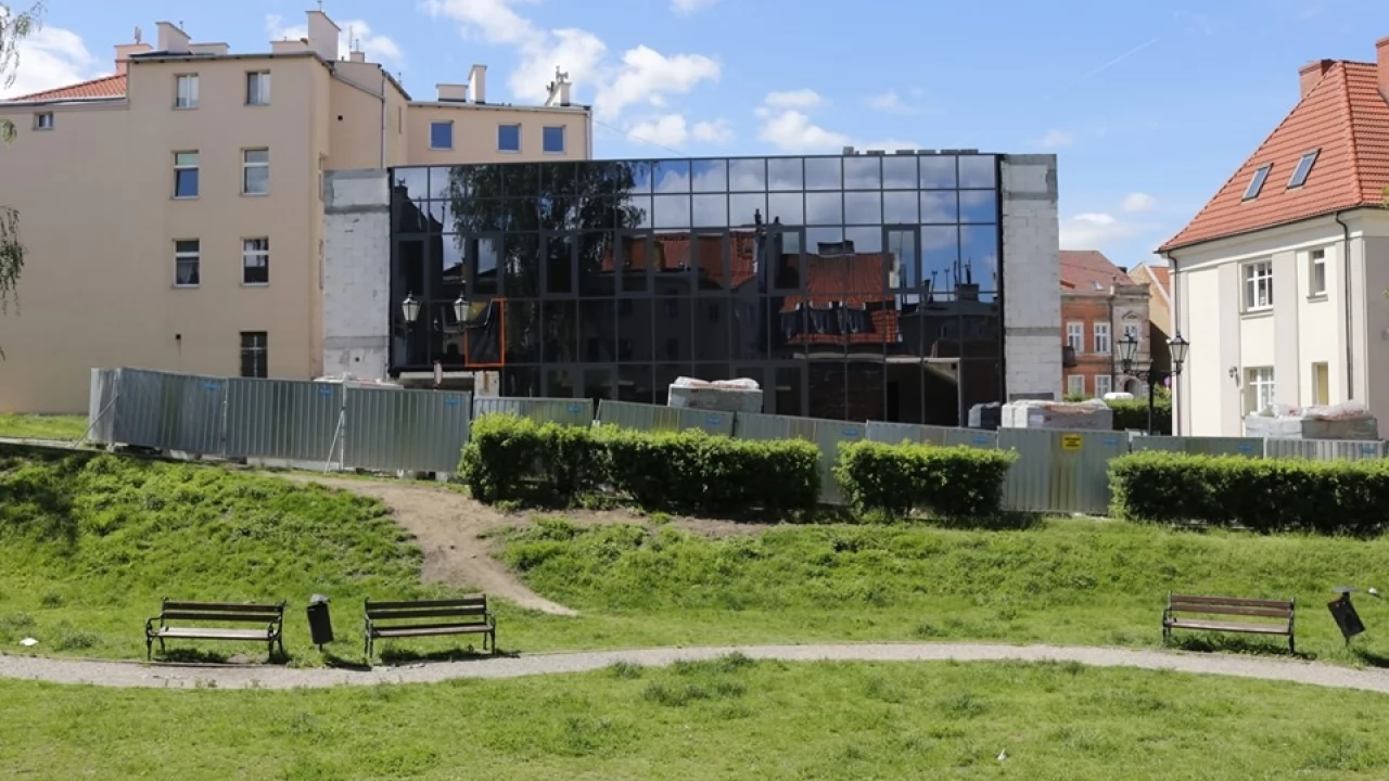 Mury pną się w górę. To nie będzie tylko biblioteka