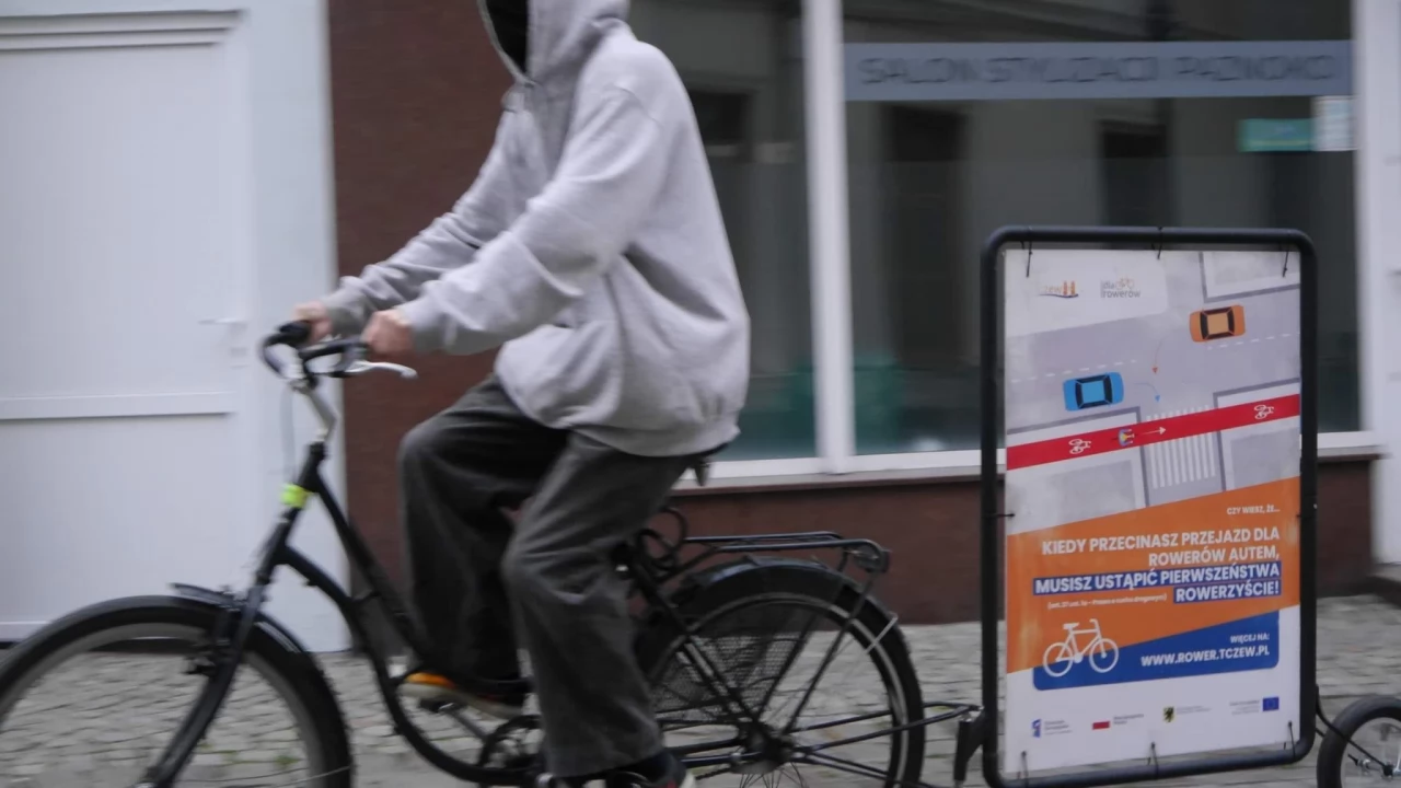 Przypominają kierowcom, kiedy ustąpić pierwszeństwa rowerzystom