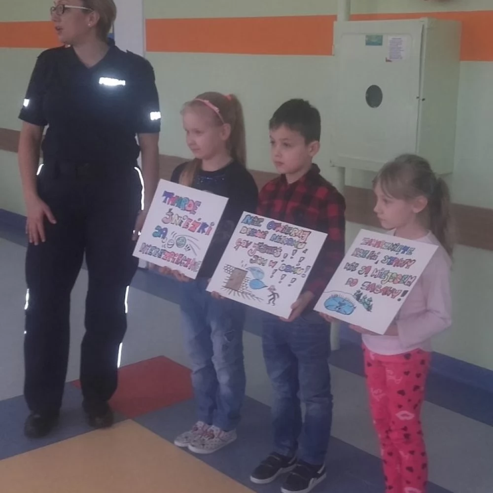 Policjantki spotkały się z uczniami w ramach bezpiecznych ferii