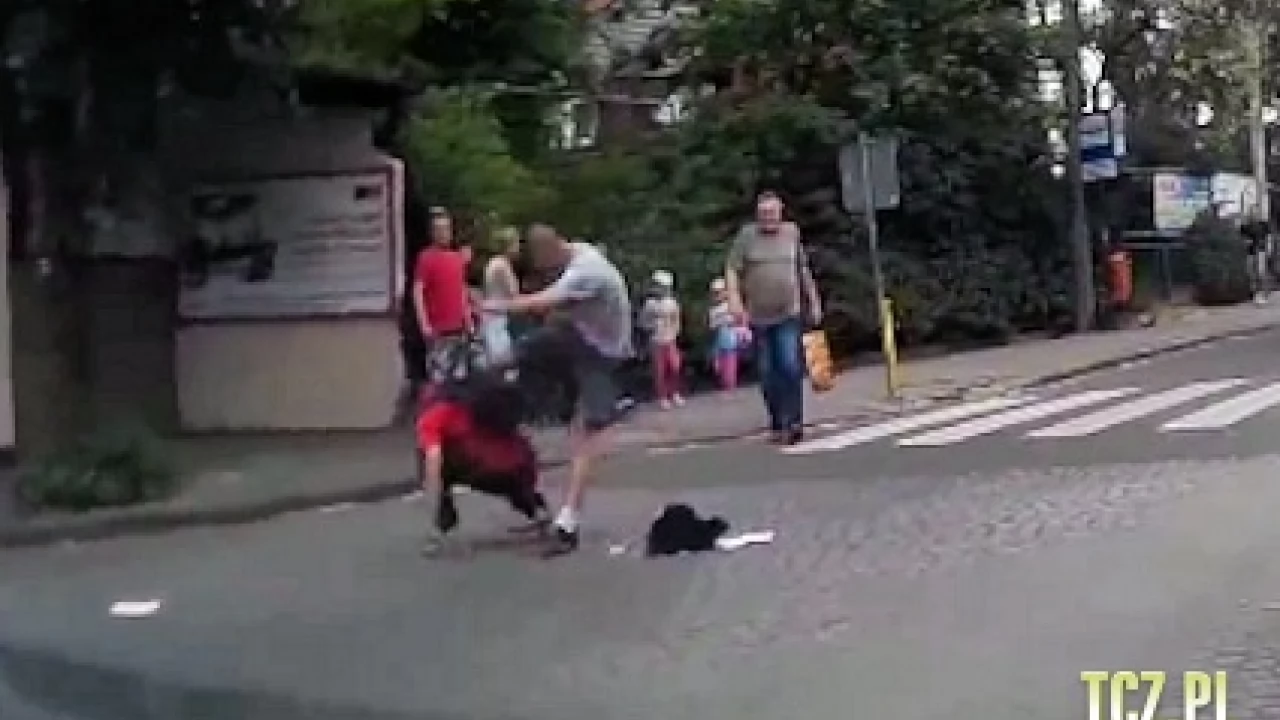 Policja szuka sprawcy brutalnego ataku. Apeluje też do świadków
