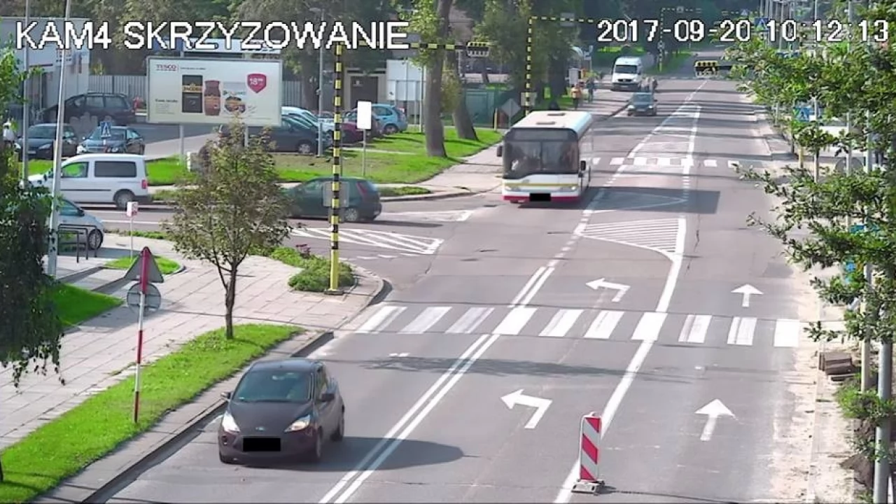 Niebezpieczne skrzyżowanie przy Tesco monitorowane przez kamerę