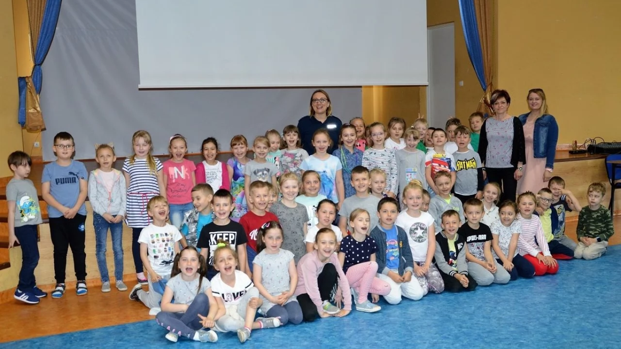 Z maluchami o tym, jak bezpiecznie spędzić wakacje