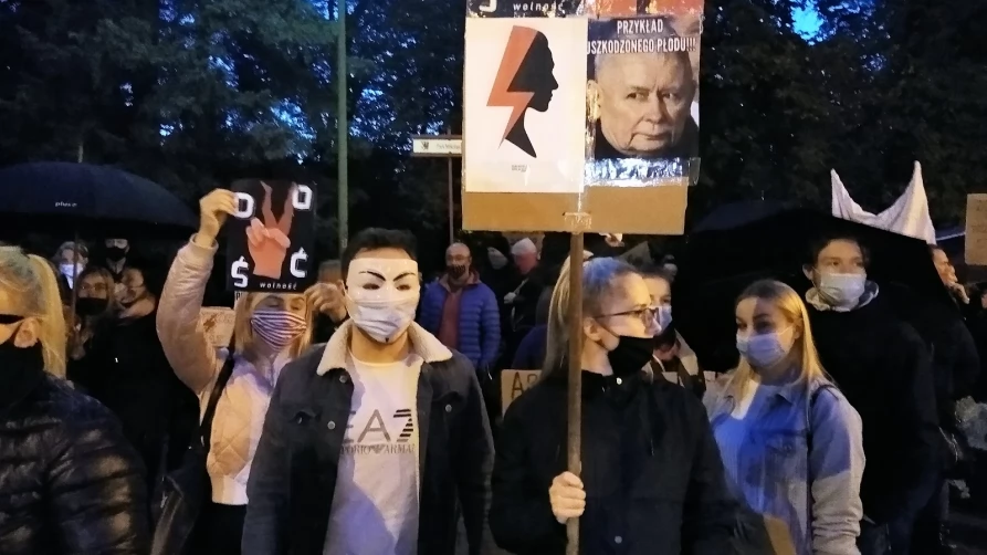 Protest przeciw decyzji TK - #PiekłoKobiet