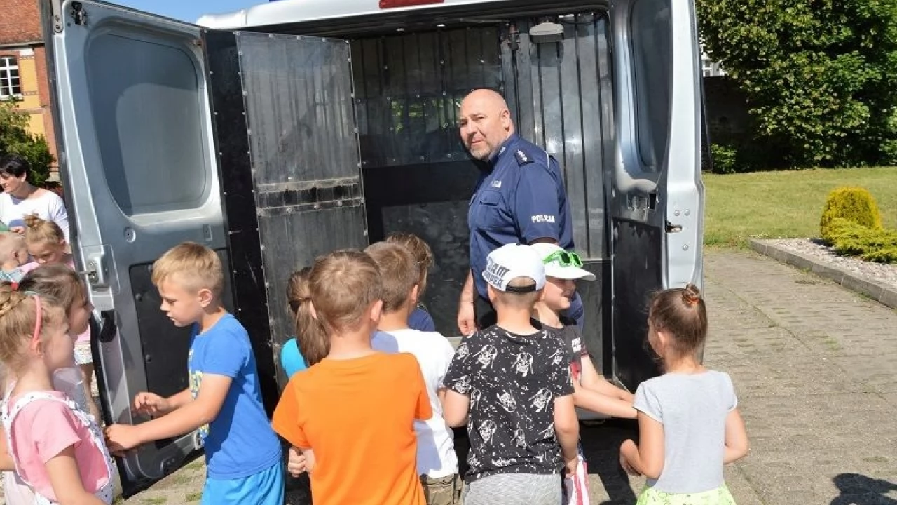 Policjanci uczestniczyli w akcji "Bezpieczni i świadomi"