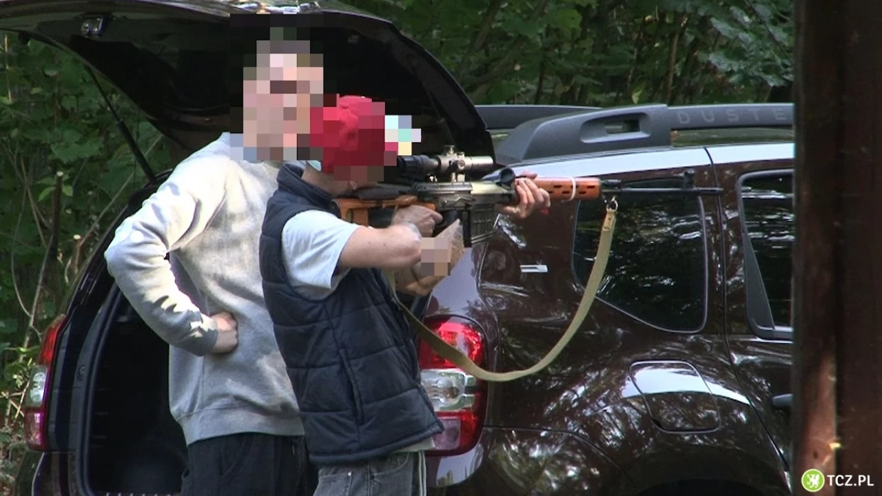 W miejscu, gdzie rozstrzelano tysiące Polaków urządzili sobie "rekreacyjne strzelanie"