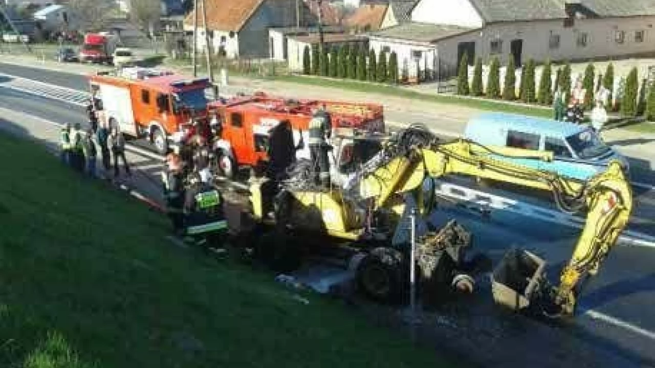 Utrudnienia na dk 91 - koparka stanęła w płomieniach