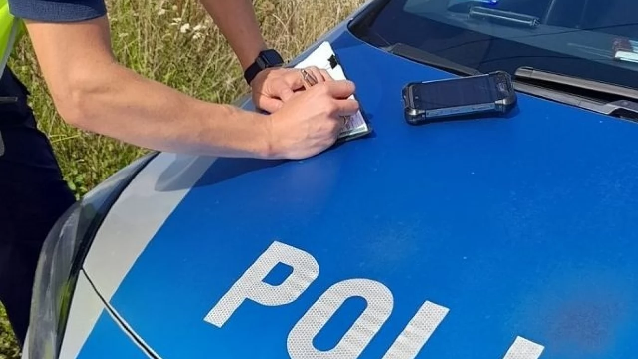 Mknął przed wieś o 51km/h za szybko. Skończyło się utratą prawa jazdy