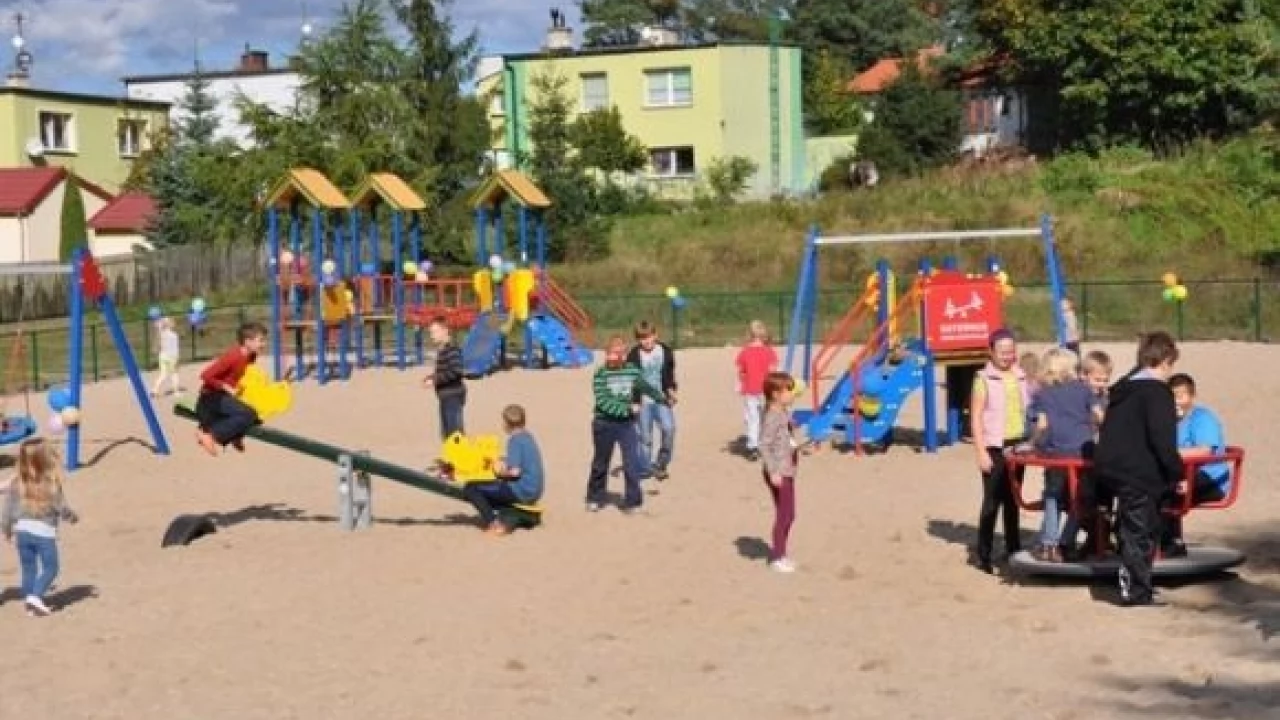 Maluchy z Rokitek mają nowy plac zabaw