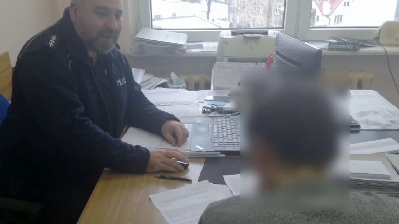 Poszedł kupić telefon - zmienił zdanie i go ukradł. Szybko popędził do lombardu...