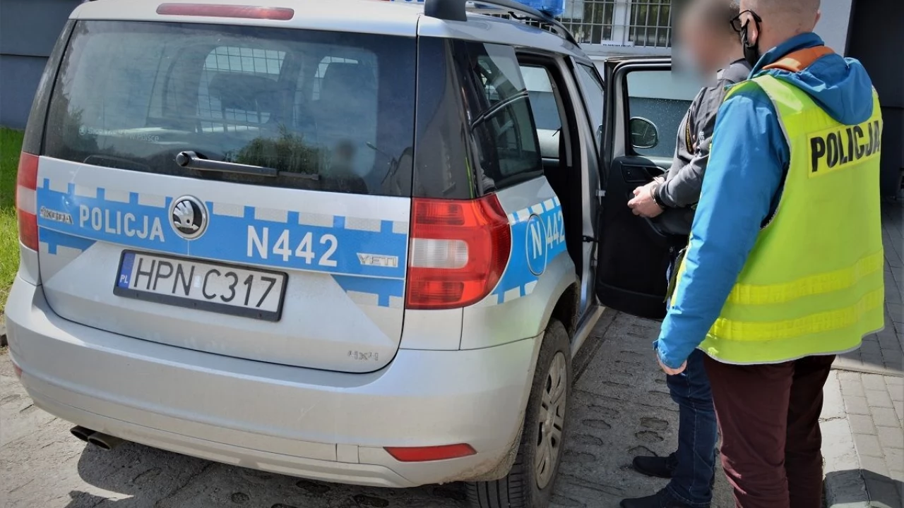 Poprosił o drobne na jedzenie, później zaczął szarpać. 53-latek odpowie za rozbój na 16-latku