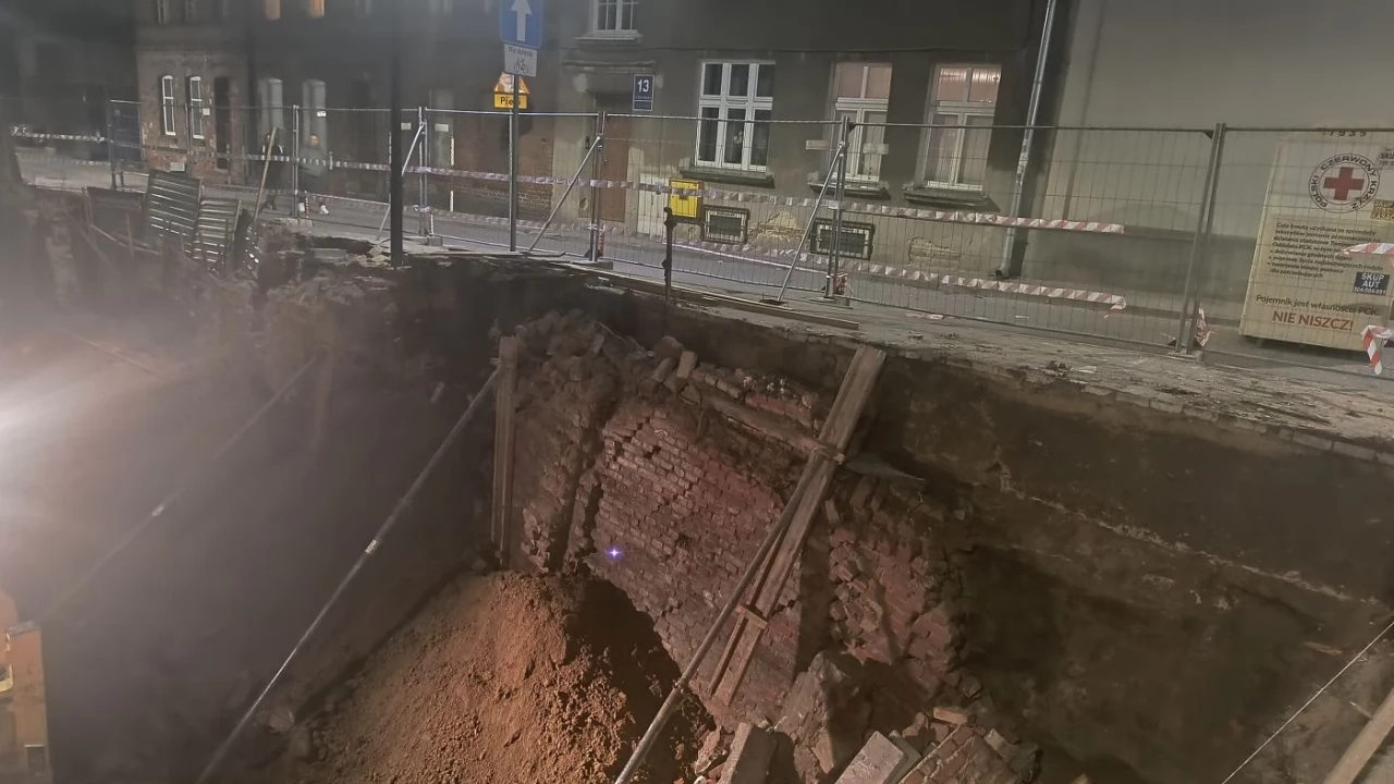 Na budowie na Starym Mieście doszło do osuwiska. Ulica Ogrodowa zamknięta