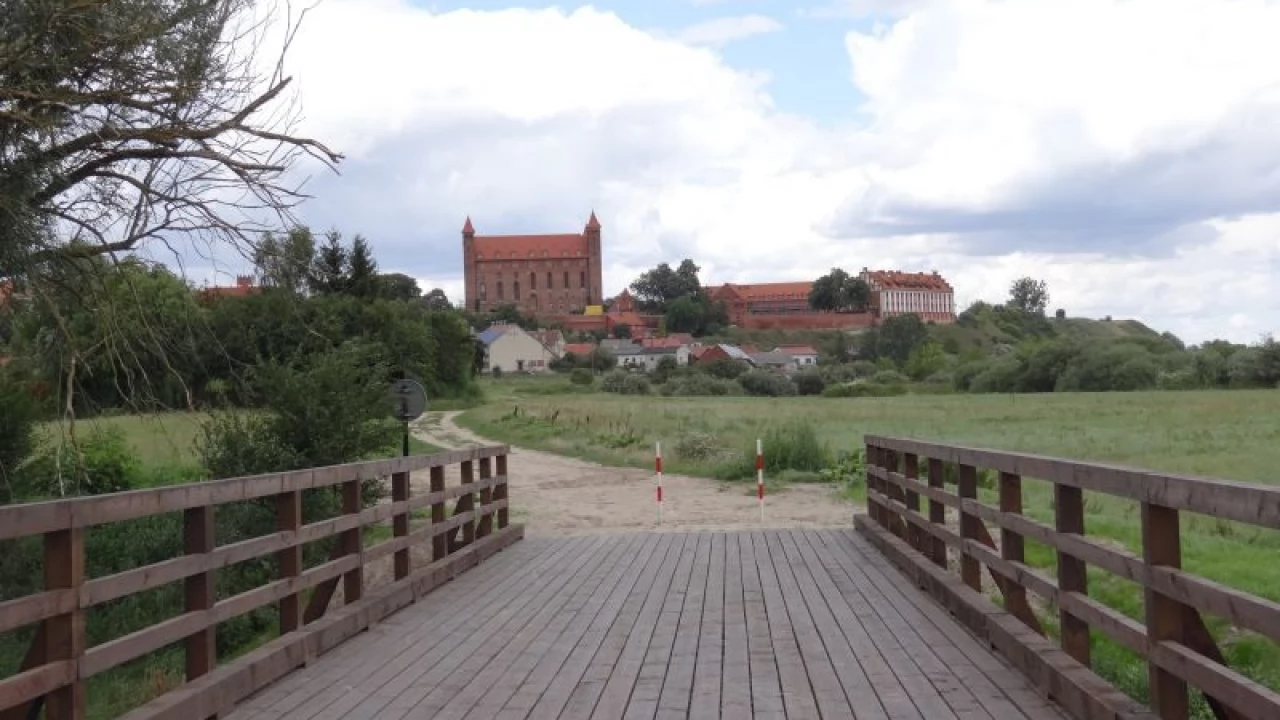 Przebudowa drewnianego mostku na Wierzycy zakończona