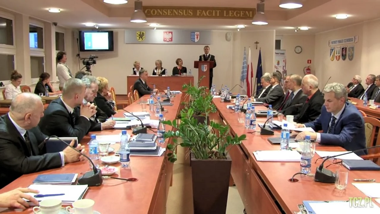 Rada Powiatu. Wciąż iskrzy na linii koalicja - opozycja