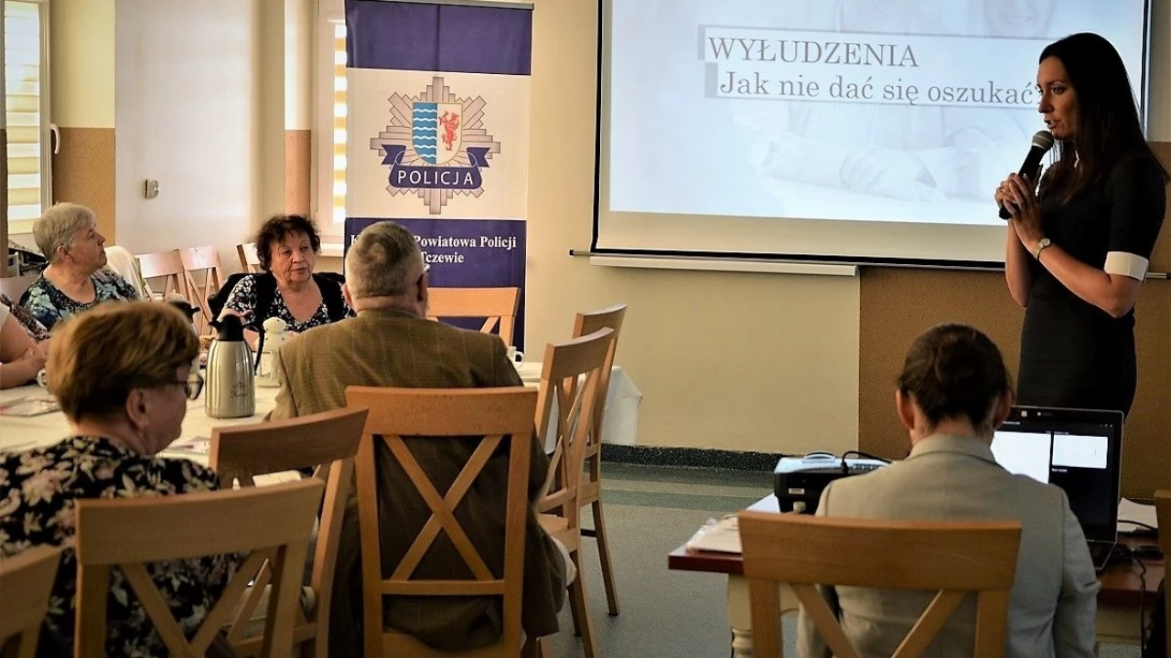Policjanci debatowali o bezpieczeństwie z seniorami
