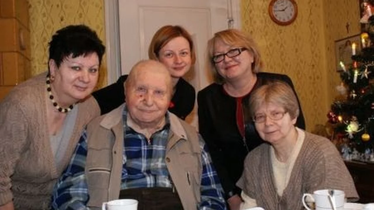 Pelplin. Odwiedzili z kwiatami jednego z najstarszych mieszkańców gminy