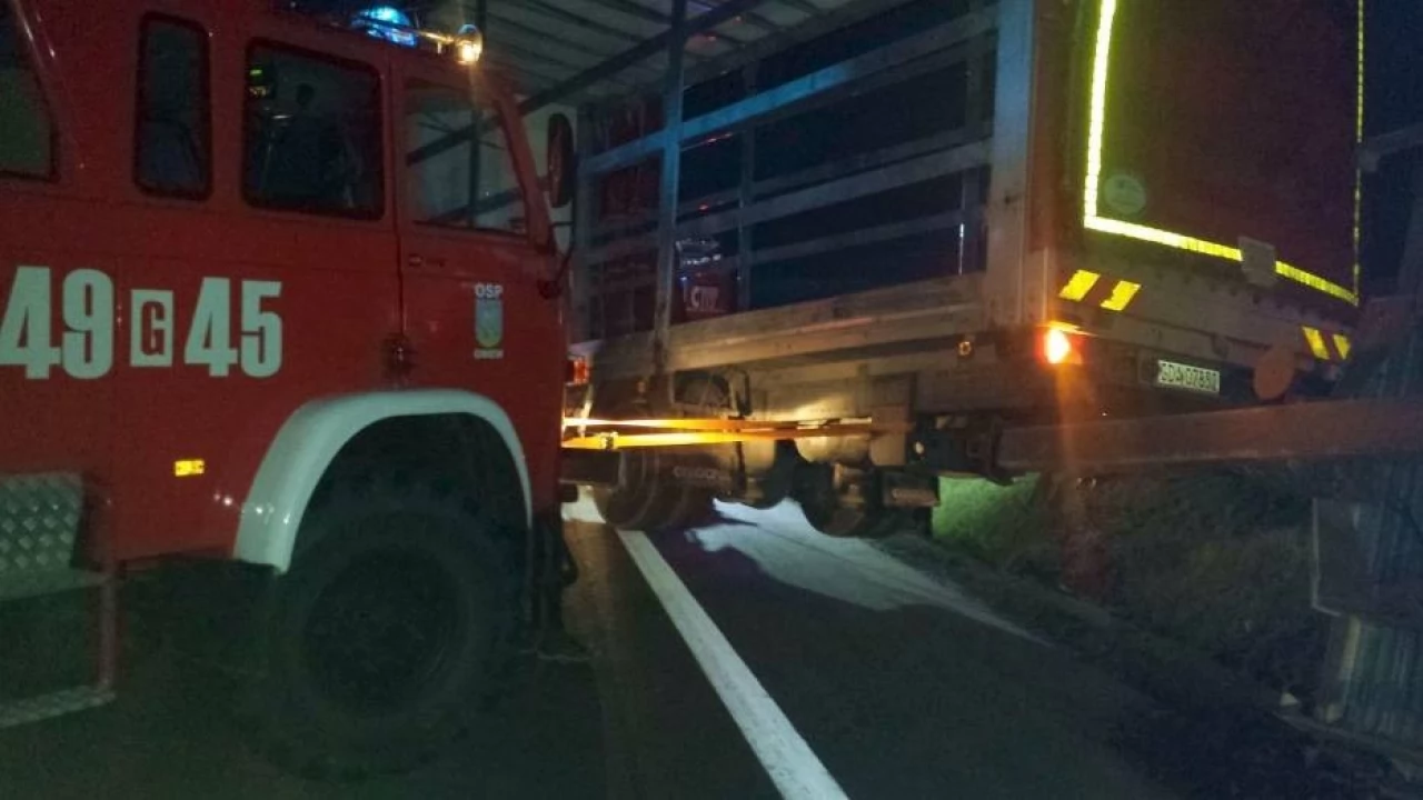 Wiatr przewrócił ciężarówkę na dk 91