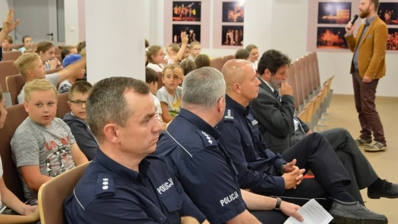 "Bezpieczeństwo w ruchu drogowym" - policjanci zorganizowali debatę