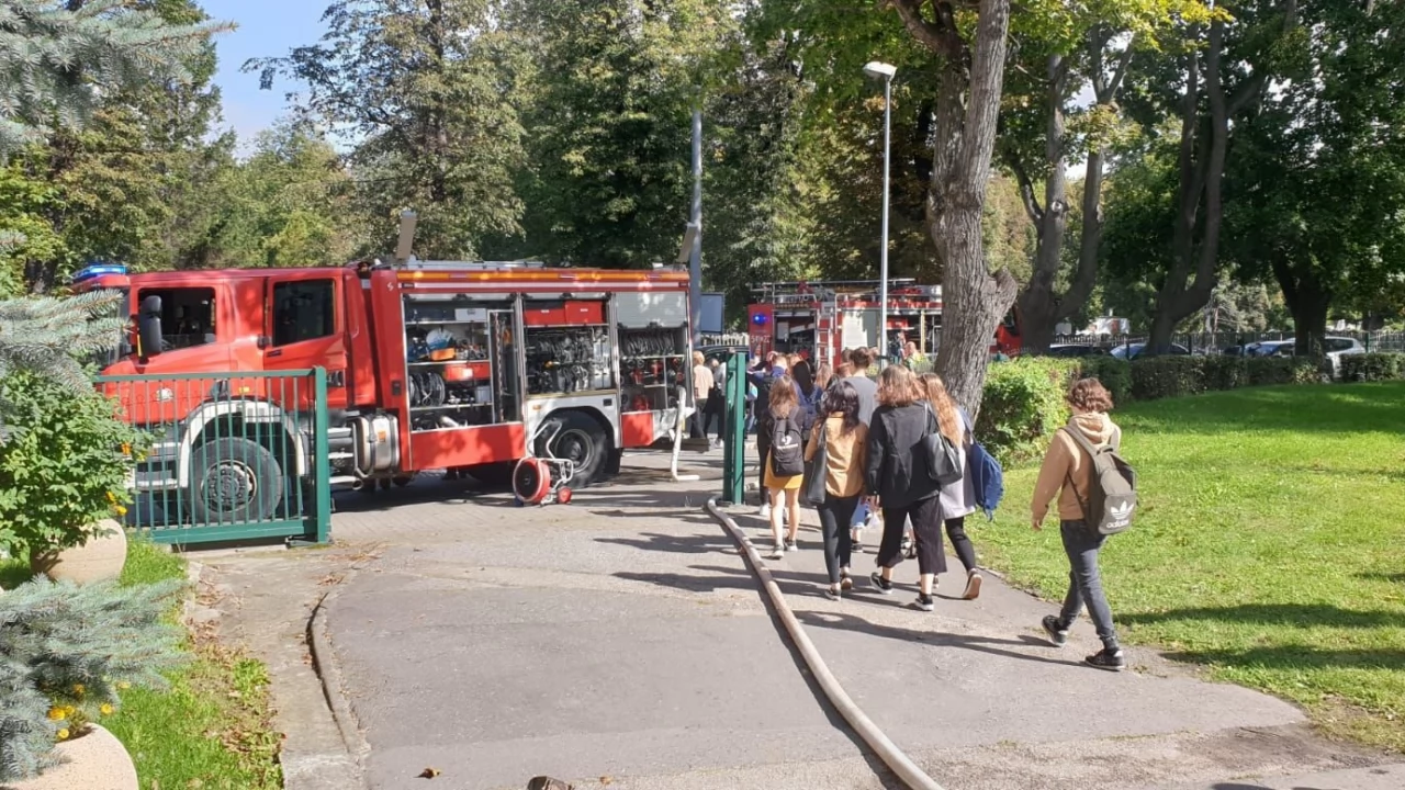 Blisko 500 osób ewakuowano z I LO. Zapaliła się jedna z lamp