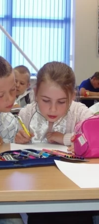 W szkolnych ławach zasiądą też sześciolatki