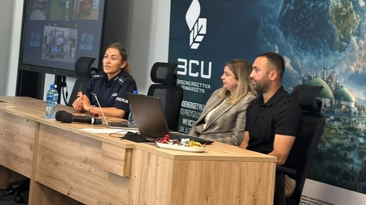 Policjantka uczestniczyła w konferencji "Stop Radykalizmu"