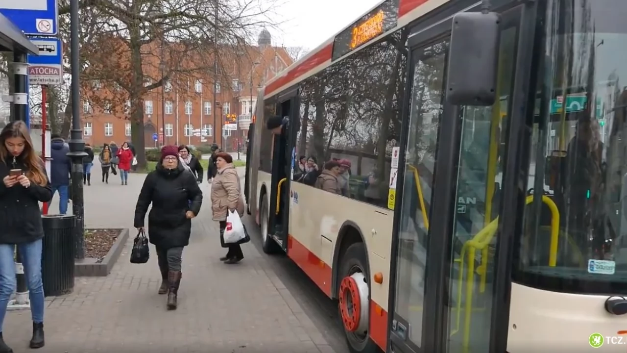 Koronawirus. Nie kupimy biletu u kierowcy, zmienia się też rozkład jazdy