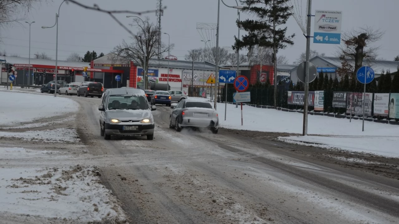 Wróciła śnieżna zima. Na razie na drogach bez wypadków