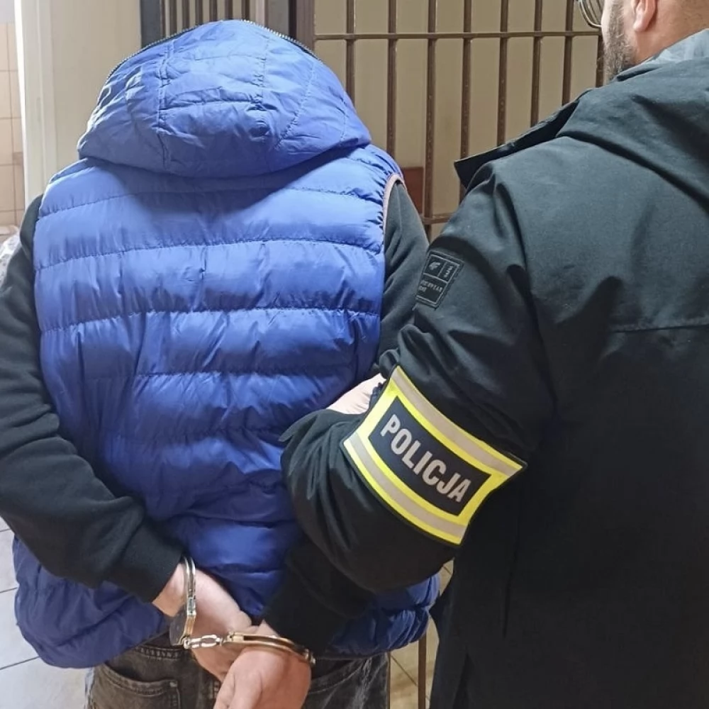 Dwóch poszukiwanych zatrzymanych w Pelplinie. Trafili prosto do aresztu