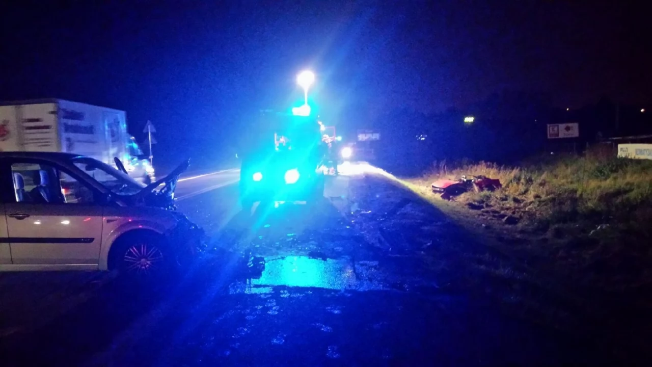 Poważny wypadek na al. Solidarności. Strażacy uwalniali zakleszczonego kierowcę