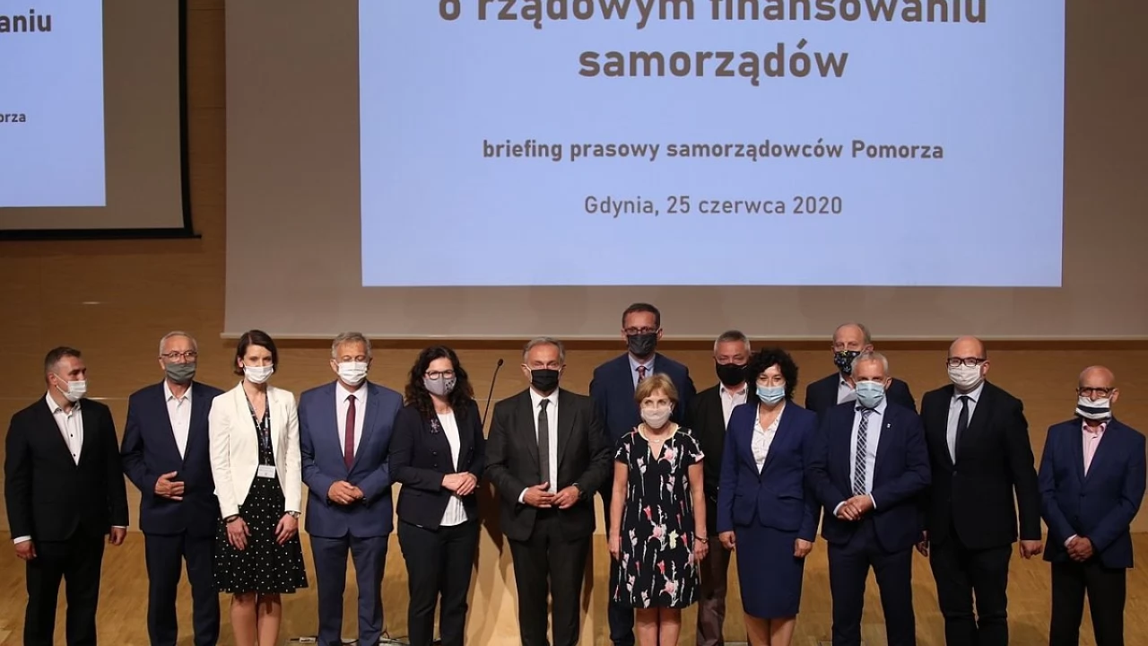 "Oczekujemy realnych działań państwa". Samorządy o finansach