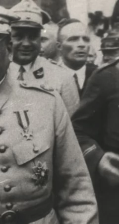 Generała Józef Haller. Z tyłu, tuż za nim, ksiądz Józef Wrycza - kapelan armii Hallera