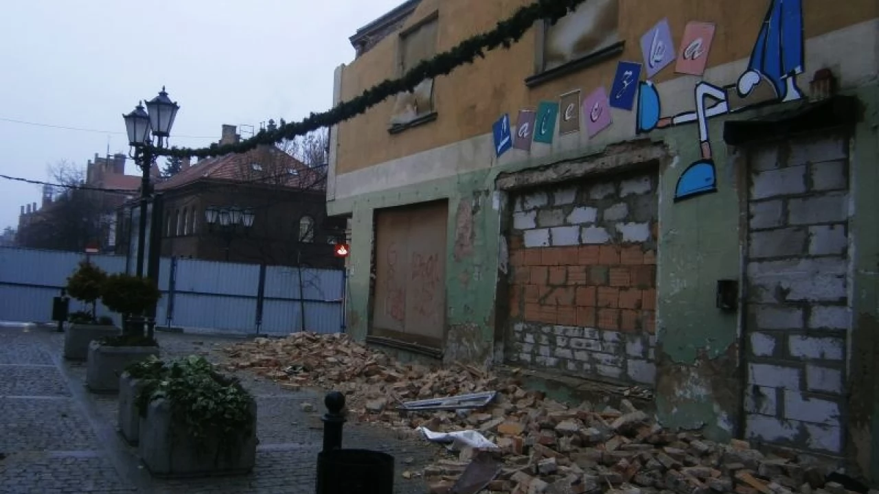 Trwa rozbiórka kamienicy zwanej "Laleczką"