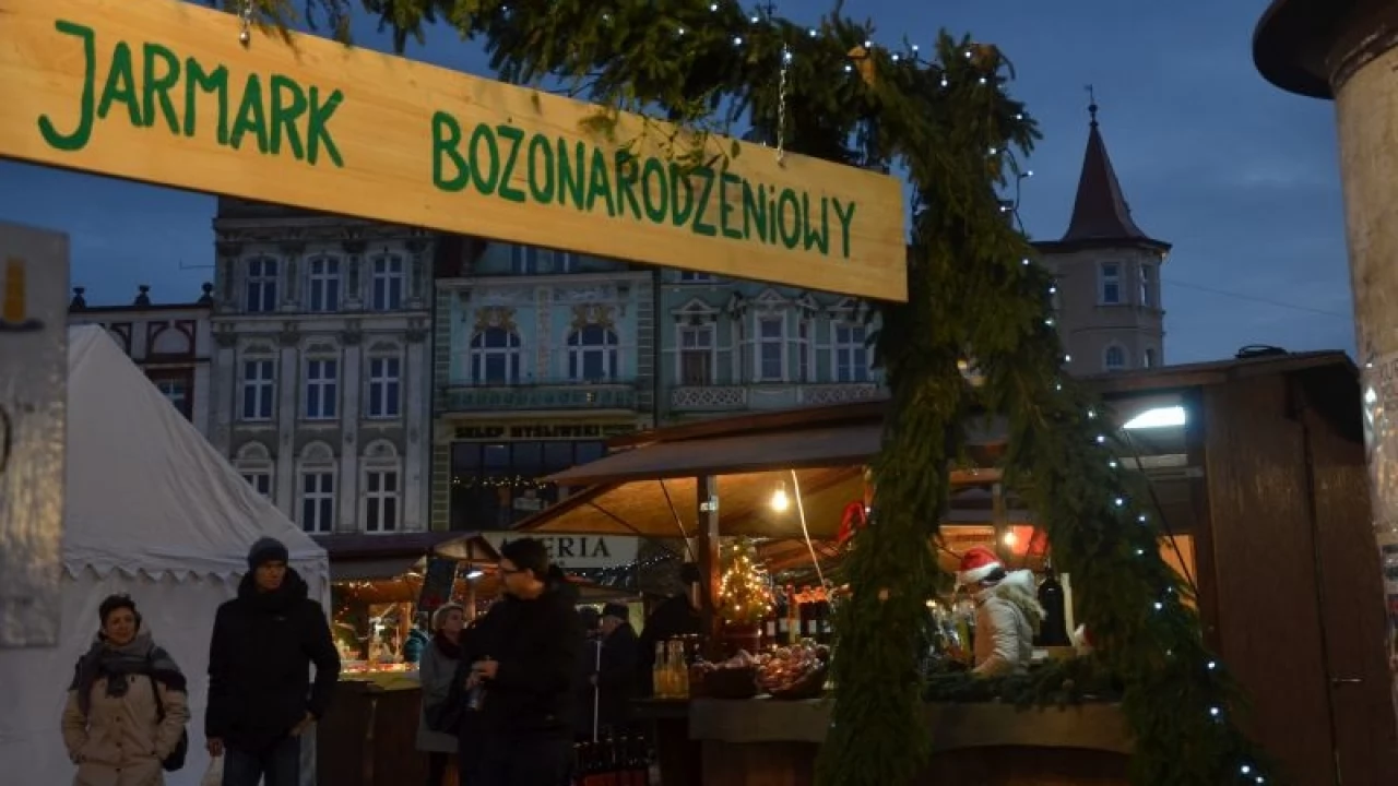 Jarmark Bożonarodzeniowy - będzie rękodzieło, oscypki, barwny korowód i...