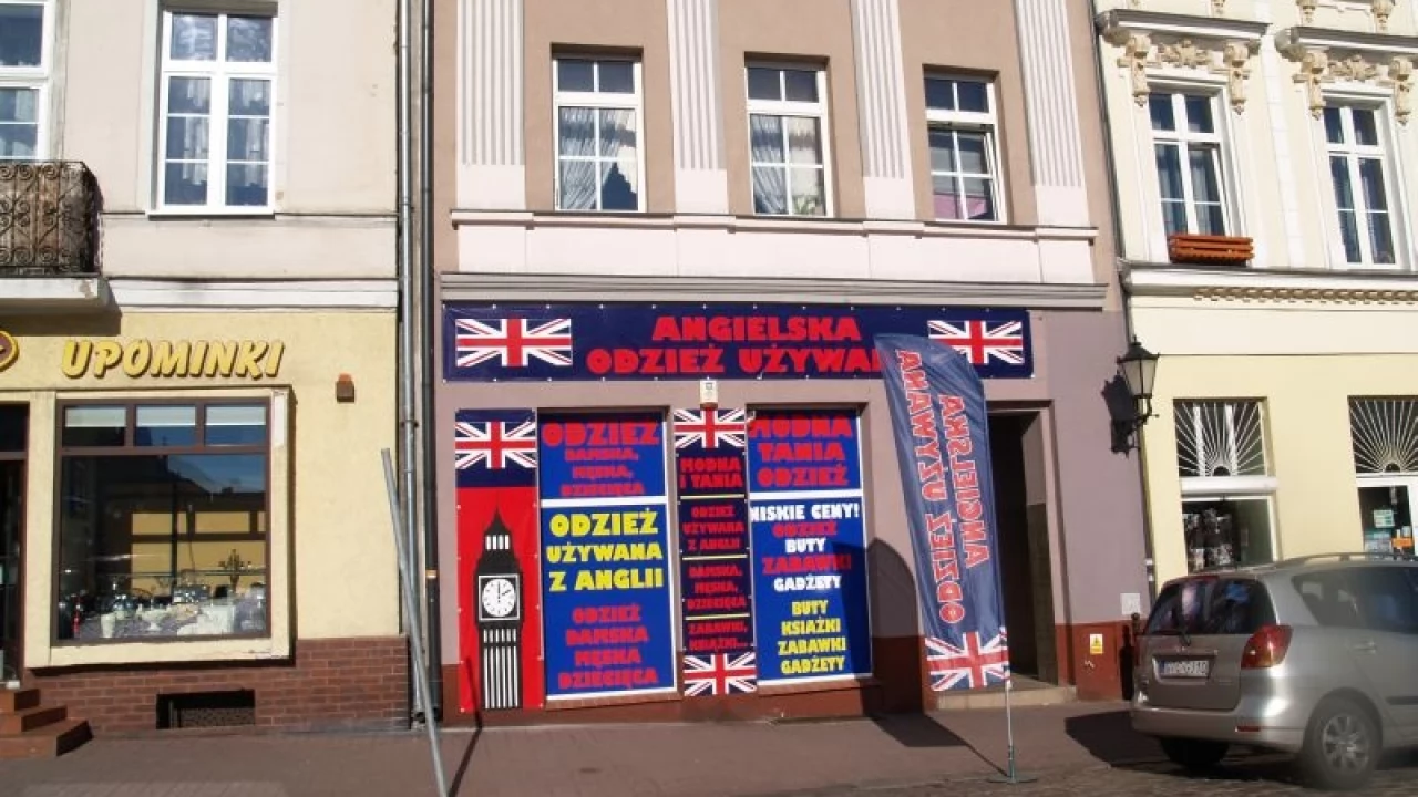 Reklama dźwignią handlu? Ale tak pstrokato w samym sercu starówki?
