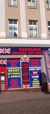 Kamienica niedawno odzyskała dawny blask, teraz najemca lokalu "zadbał" o efekty specjalne