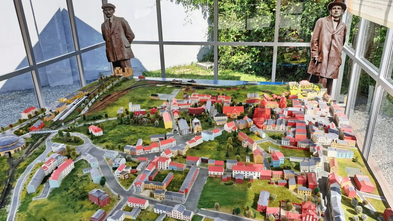 Makieta Tczewa na dziedzińcu Fabryki Sztuk