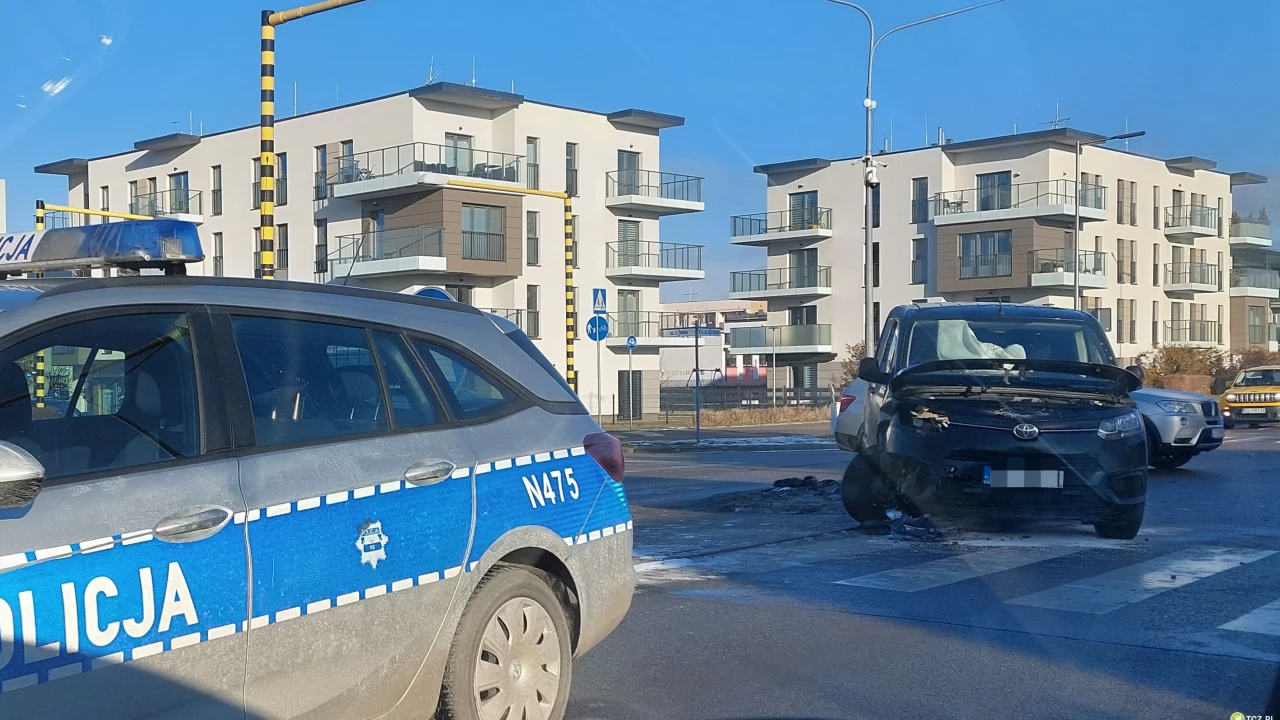 Kolizja na skrzyżowaniu alei Kociewskiej i ulicy Żwirki