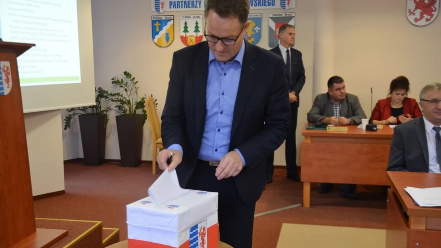 Dariusz Godlewski podczas wyboru starosty