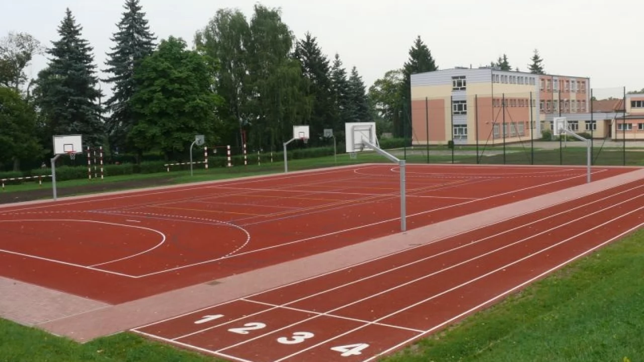 ZSBiO. Po wakacjach dostaną nowe boisko